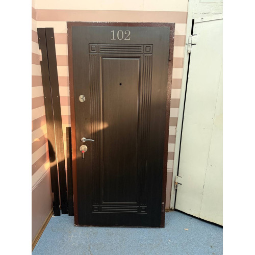 ДВЕРІ ВХІДНІ 990х2080мм З МДФ НАКЛАДКАМИ (Б/У) ДВЕРІ ВХІДНІ 990х2080мм З МДФ НАКЛАДКАМИ (Б/У)